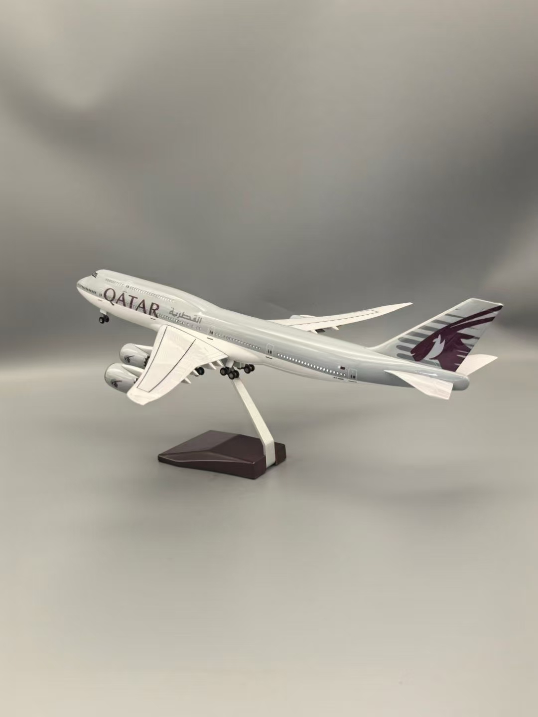 비행기 모델 1:130 스케일 보잉 항공기 B747-8 - Home Decor Qatar 리뷰 및 가격